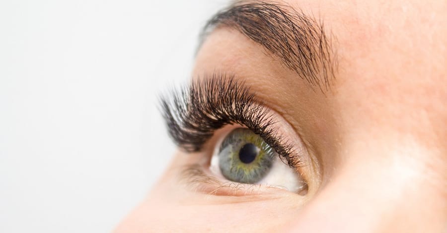 Luxurious Eyelash Transformation In A Serene Setting Dubai