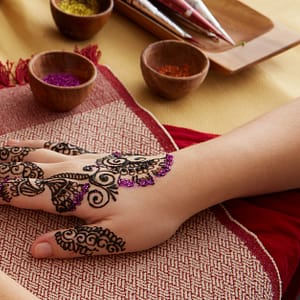 Designer Henna On Full Hands Abu Dhabi