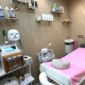 45-Minute Deep Cleaning Facial With Optional Classic Or Gel Mani Pedi Dubai