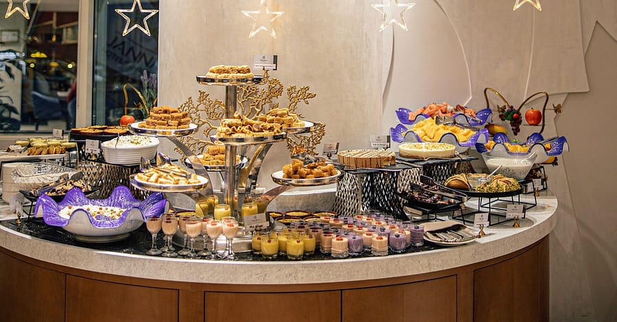 4* Breakfast Buffet With Soft Beverages For A Child Or Up To 4 Adults Abu Dhabi