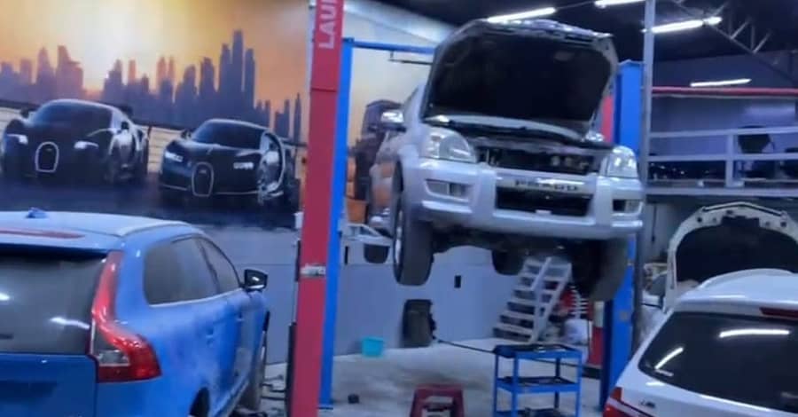 Oil Change - Full Service Dubai