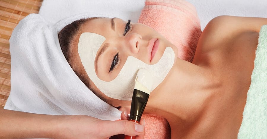 Facial And Eyebrow Services At Mad Lillies Salon Dubai