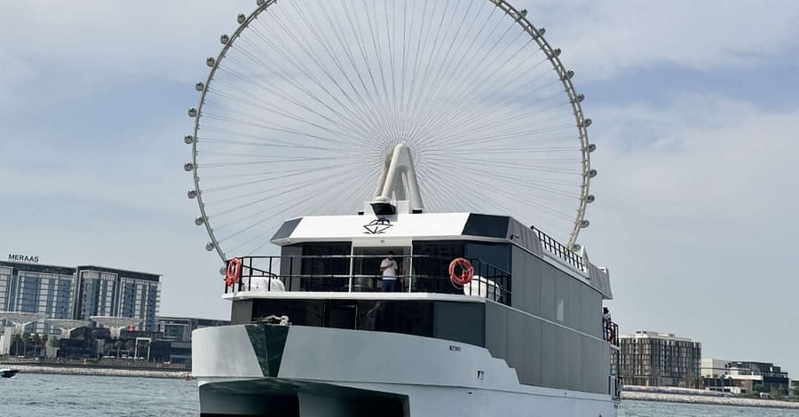 2- Or 3-Hour Luxurious Private Yacht Up To 35 Passengers Dubai