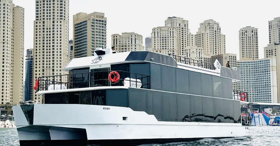 2- Or 3-Hour Luxurious Private Yacht Up To 35 Passengers Dubai