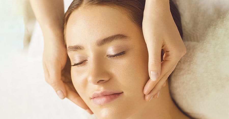 Experience A Revitalizing Facial With Diamond Microdermabrasion Dubai