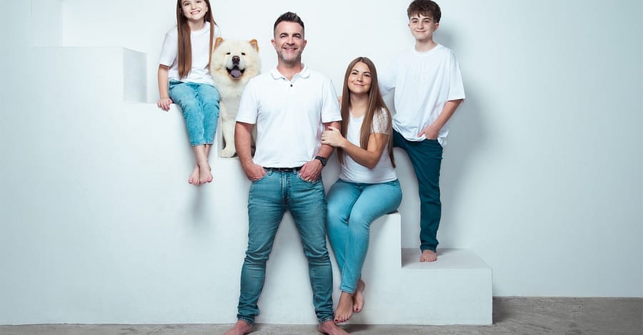 Family Photoshoot With Framed Image At Stu Studios Dubai Dubai