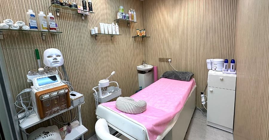 45-Minute Deep Cleaning Facial With Optional Classic Or Gel Mani Pedi Dubai