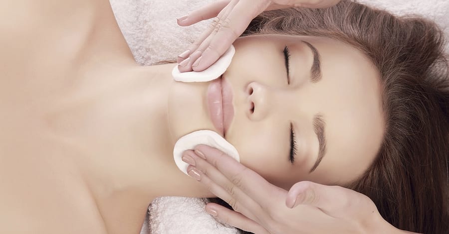 Enjoy A 60-Minute Cleansing Facial For A Refreshing Experience Dubai
