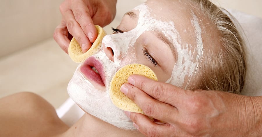 Glow With A 45-Minute Facial Dubai